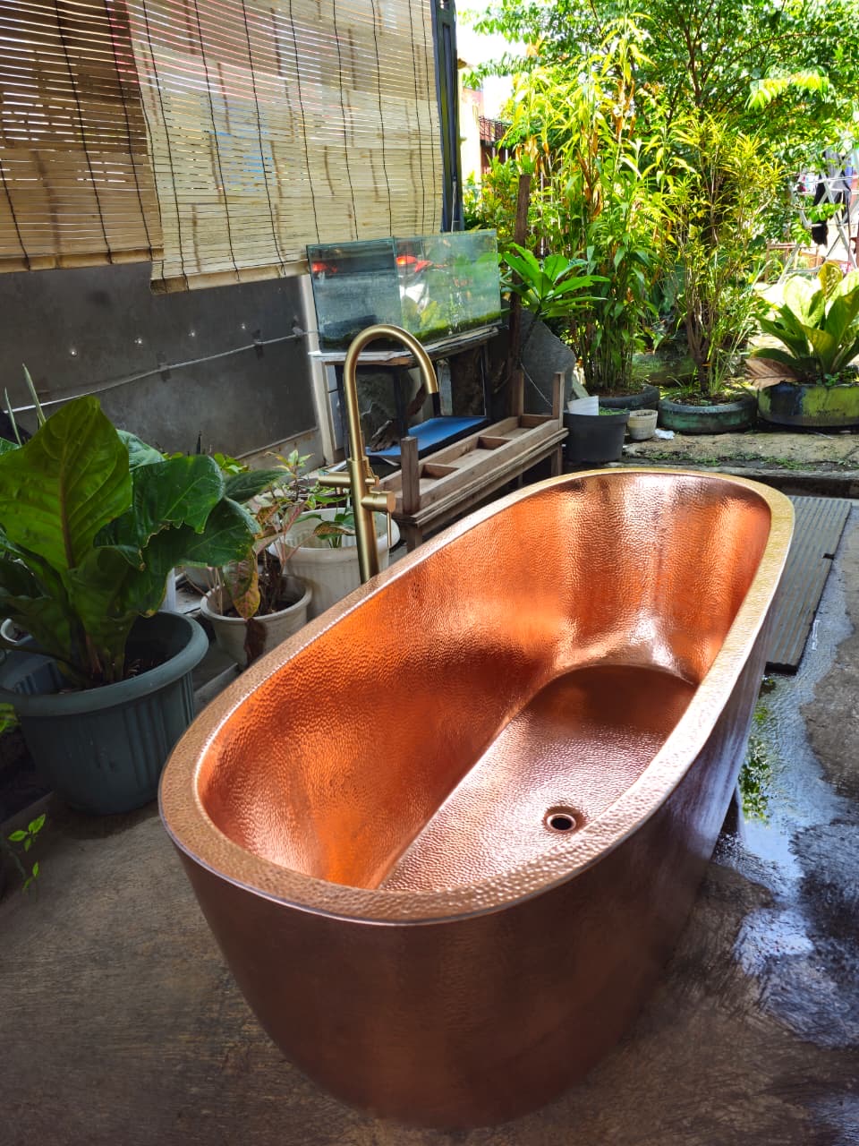 “SOLSTICE” Hammered Copper Soaking Tub